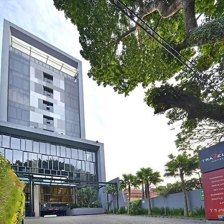 Travello Hotel Bandung Esterno foto