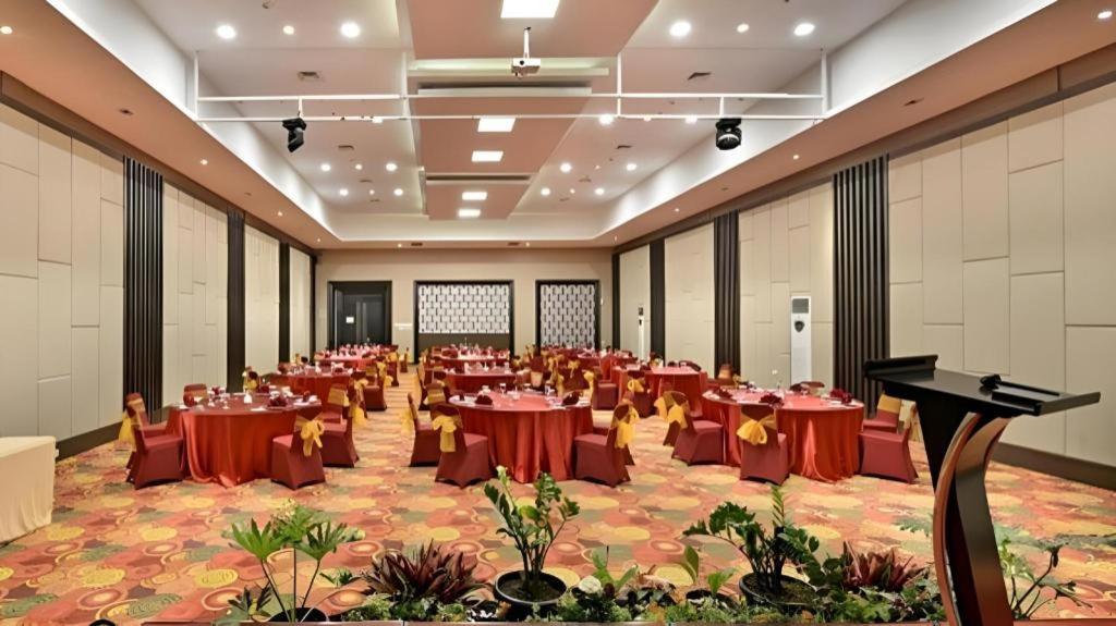 Travello Hotel Bandung Esterno foto