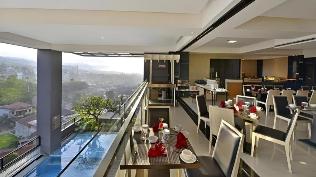 Travello Hotel Bandung Esterno foto