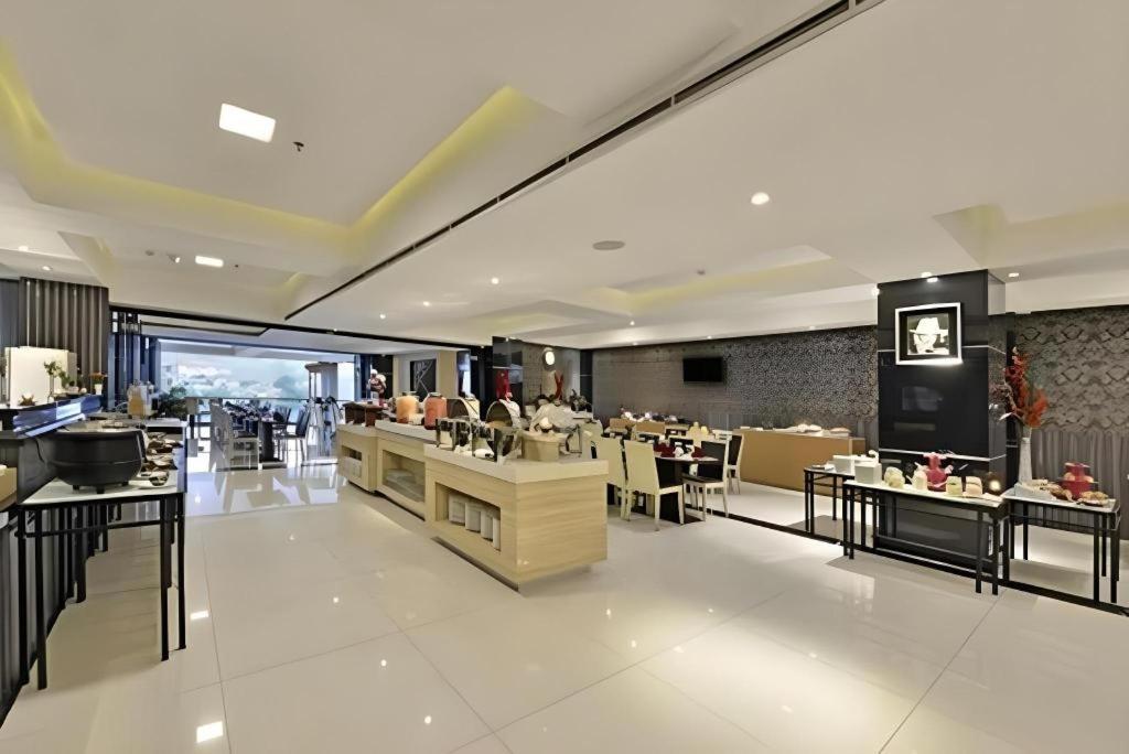 Travello Hotel Bandung Esterno foto