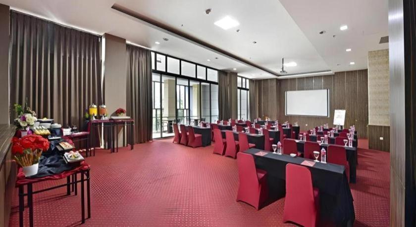 Travello Hotel Bandung Esterno foto
