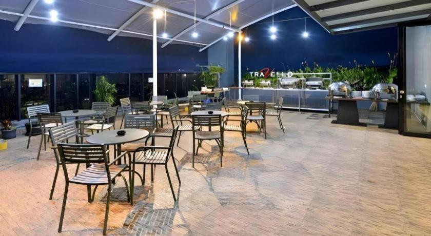 Travello Hotel Bandung Esterno foto