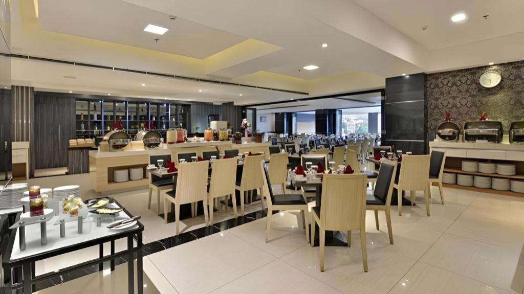 Travello Hotel Bandung Esterno foto
