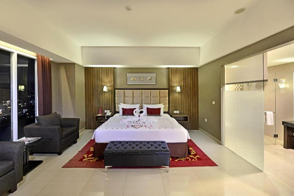 Travello Hotel Bandung Esterno foto