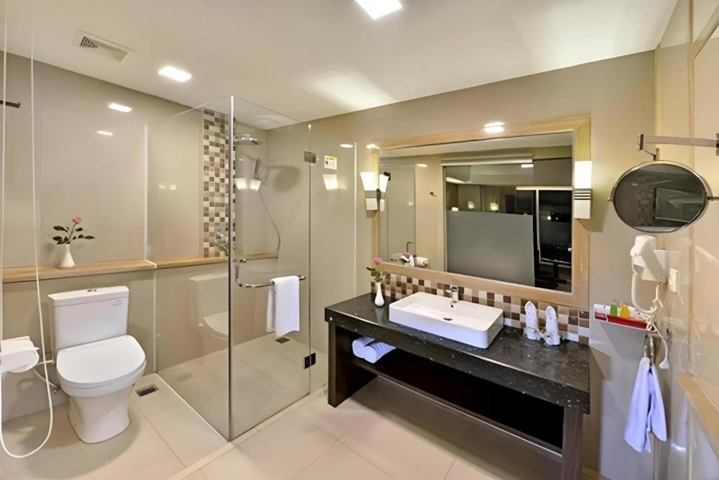 Travello Hotel Bandung Esterno foto
