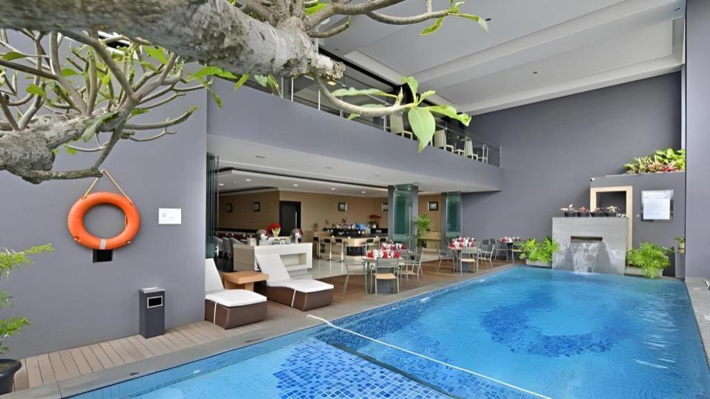 Travello Hotel Bandung Esterno foto
