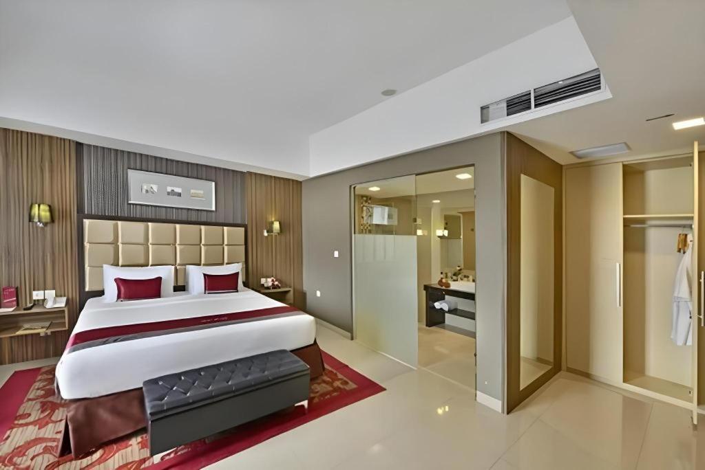 Travello Hotel Bandung Esterno foto